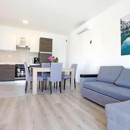 Kani Apartment *