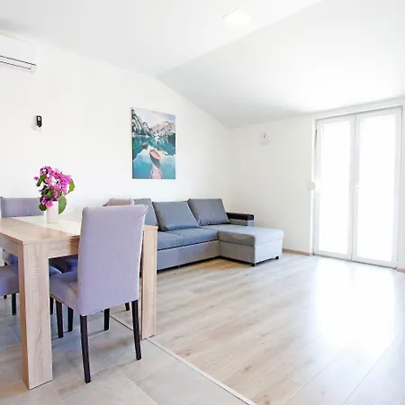 Kani Apartment *