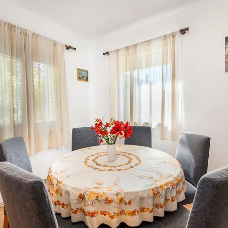 Kani Apartment Nin