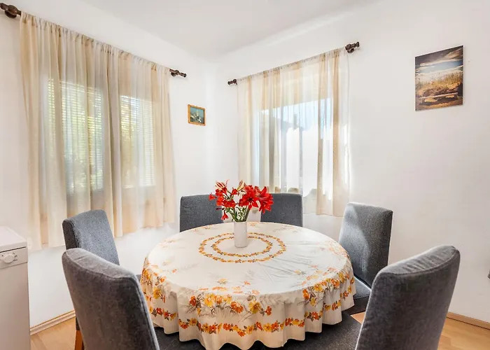 Baras アパート ニン