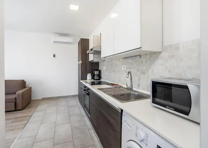 アパート Baras ニン