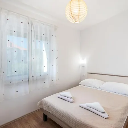 Baras Apartament Nin