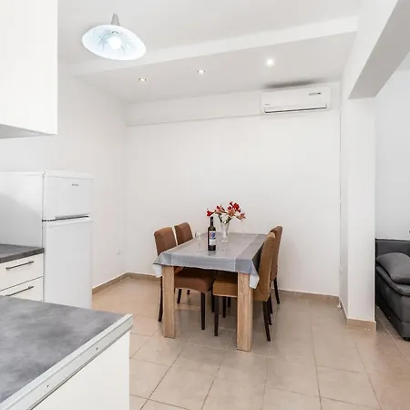 Apartament Baras *