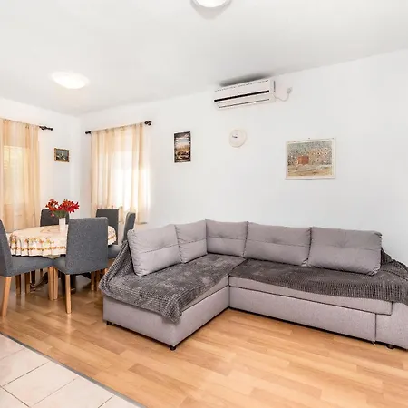 Baras Apartament *
