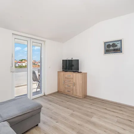 Baras Apartament Nin