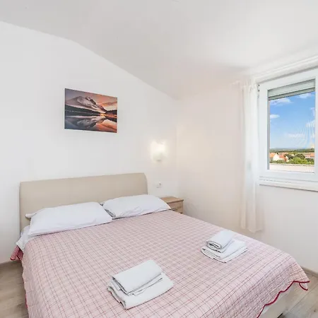 Baras Apartament Nin